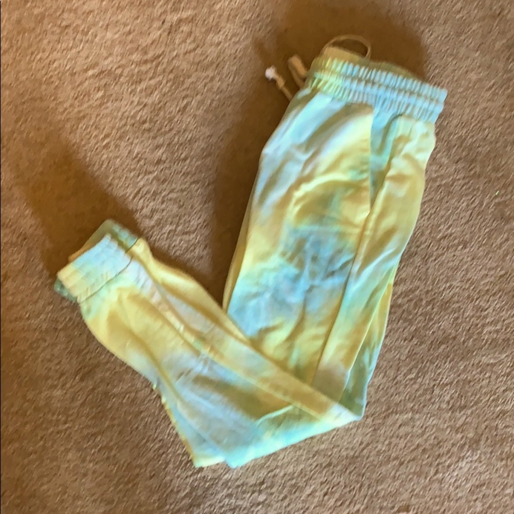 Blue and yellow comfy outfit - Picture 2 of 3